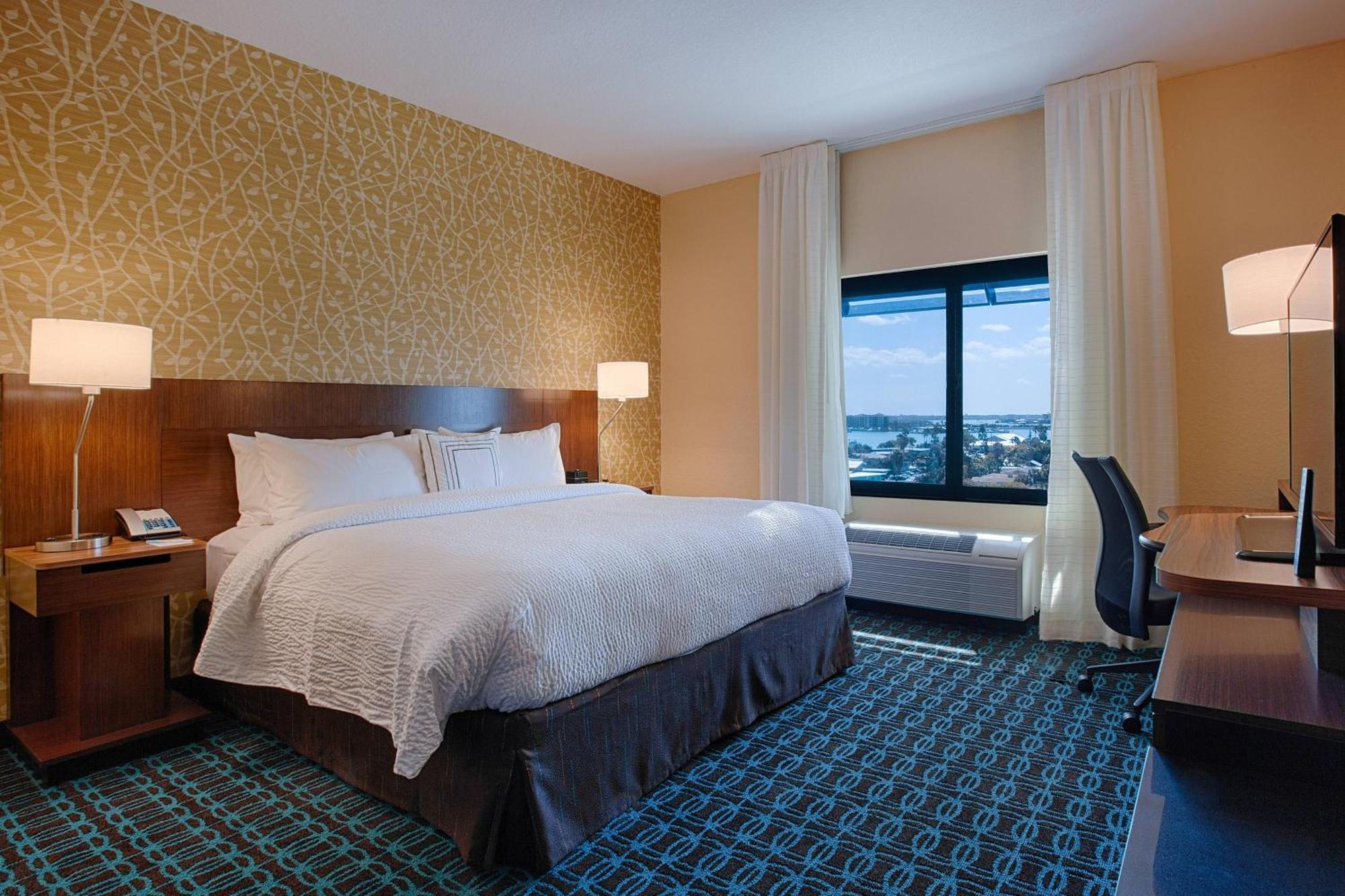Fairfield Inn & Suites By Marriott Clearwater Beach Exterior photo